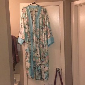 Cruz Natori long kimono robe